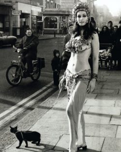 Queen Tera in Kings Road with Cat